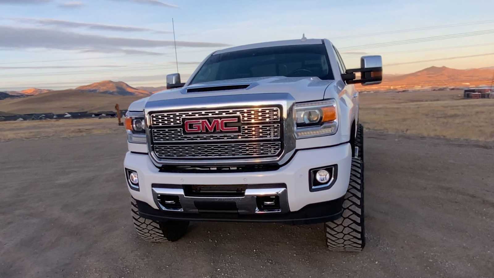 2018 GMC Sierra 2500HD Denali 4WD Crew Cab 153.7 3