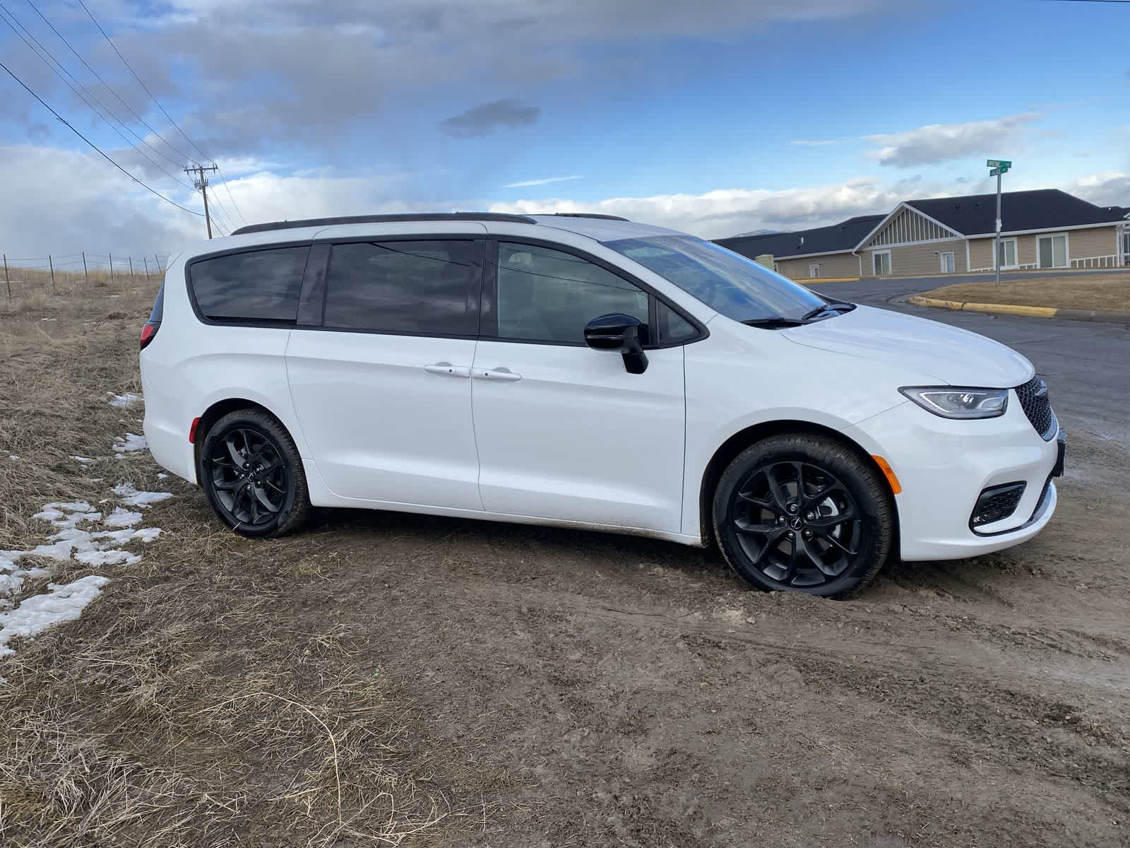 2024 Chrysler Pacifica Touring L 13