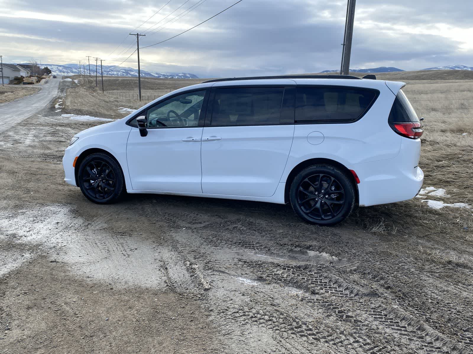 2024 Chrysler Pacifica Touring L 2