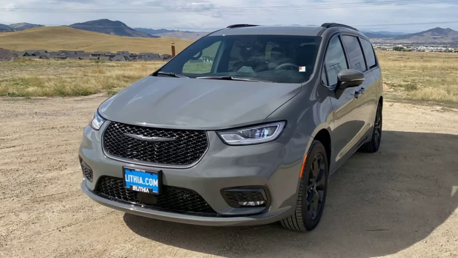 2023 Chrysler Pacifica Touring L 4