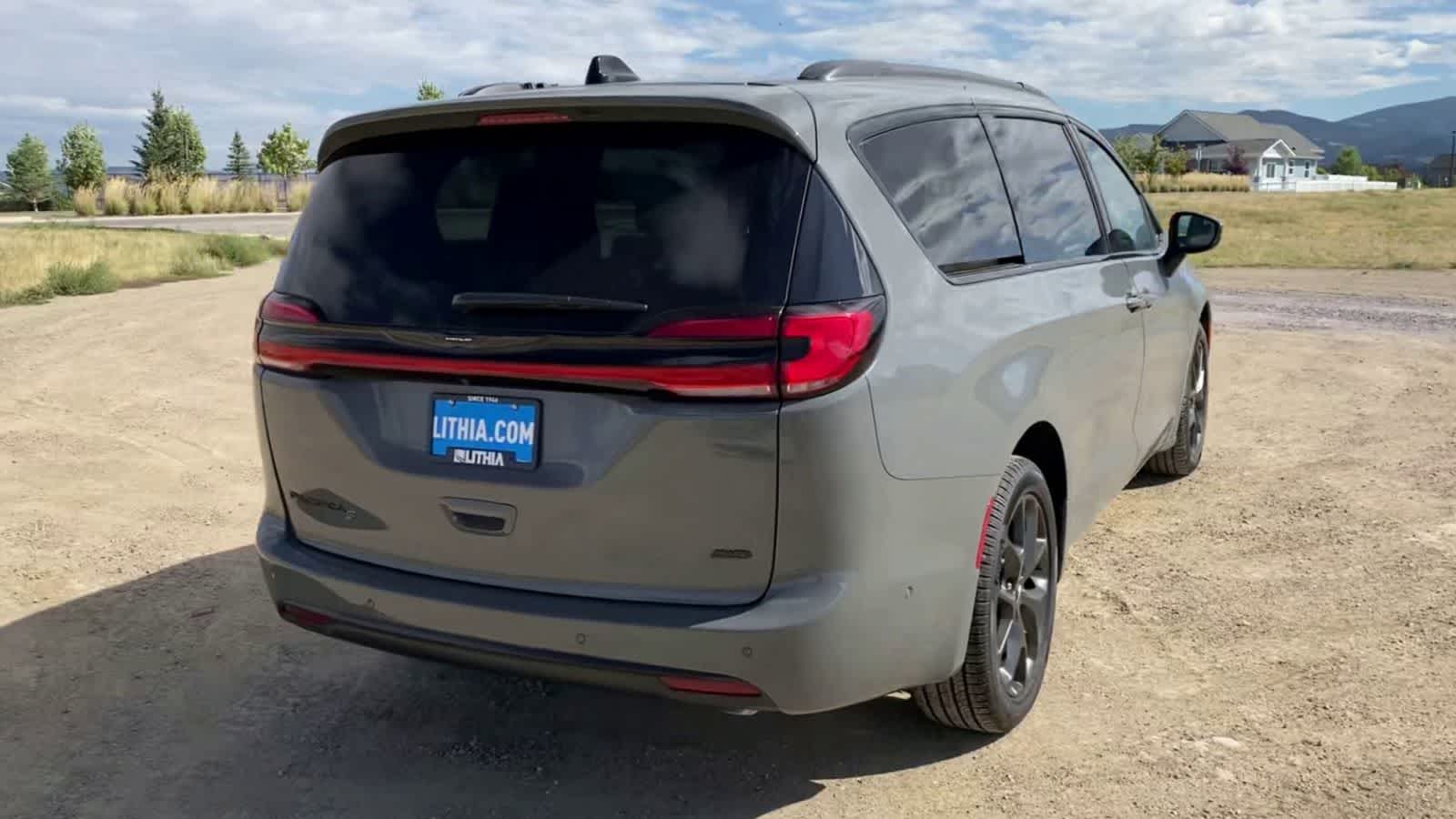 2023 Chrysler Pacifica Touring L 8