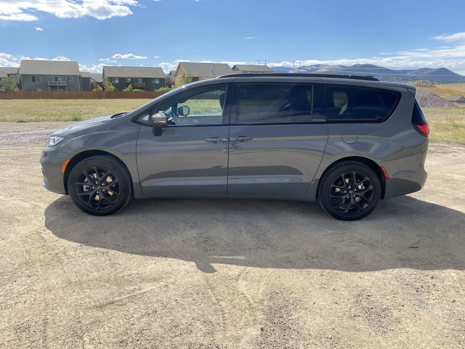 2023 Chrysler Pacifica Touring L 11