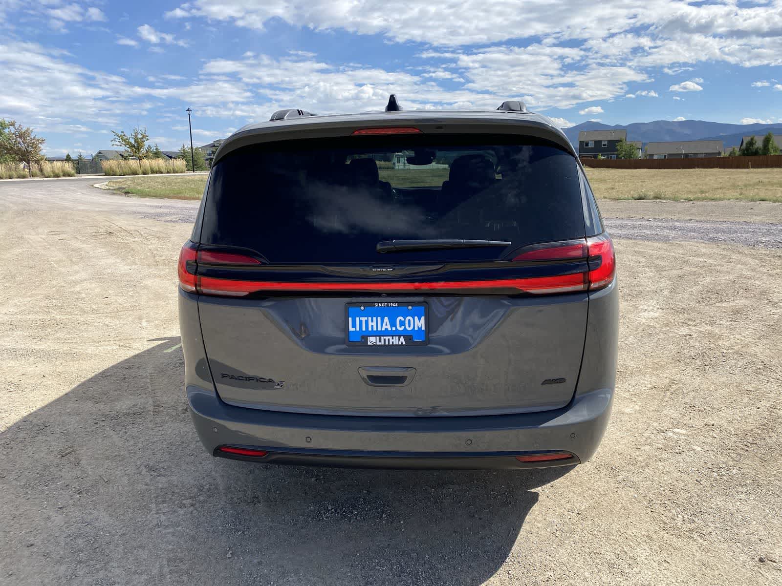 2023 Chrysler Pacifica Touring L 13