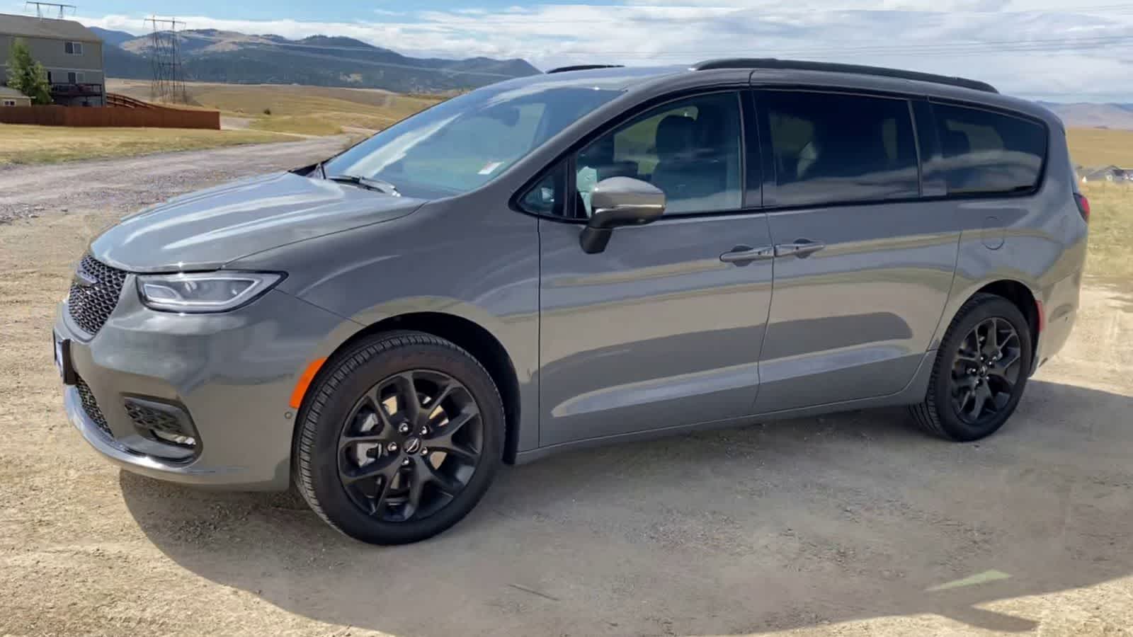 2023 Chrysler Pacifica Touring L 3