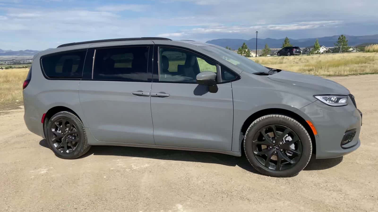 2023 Chrysler Pacifica Touring L 6