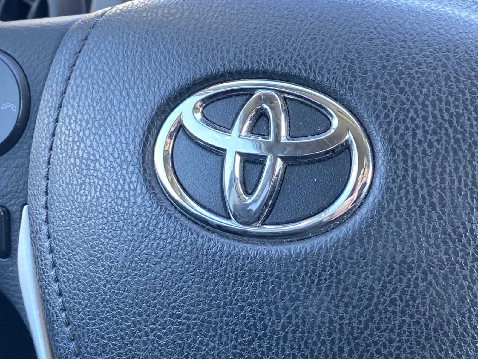 2018 Toyota RAV4 LE 14