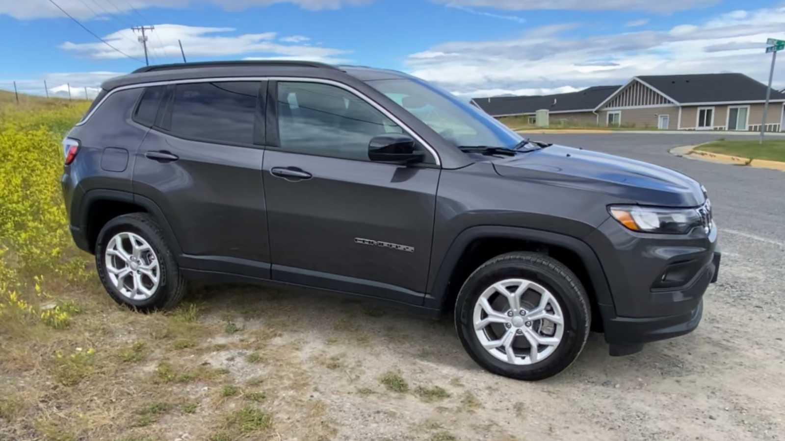 2024 Jeep Compass Latitude 2