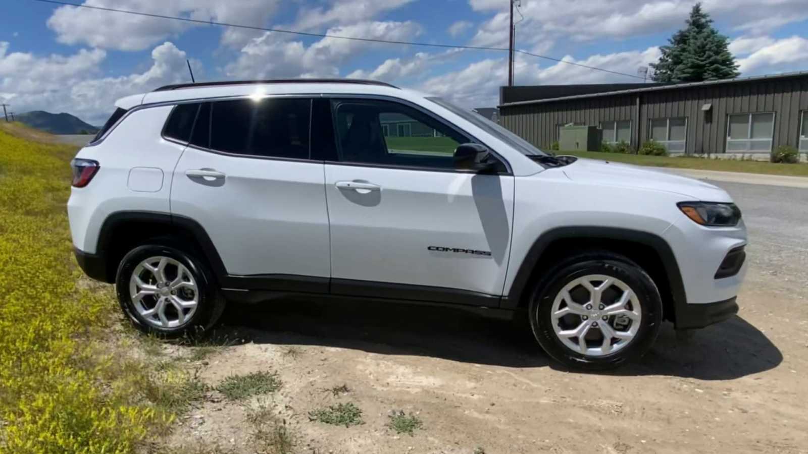 2024 Jeep Compass Latitude 2