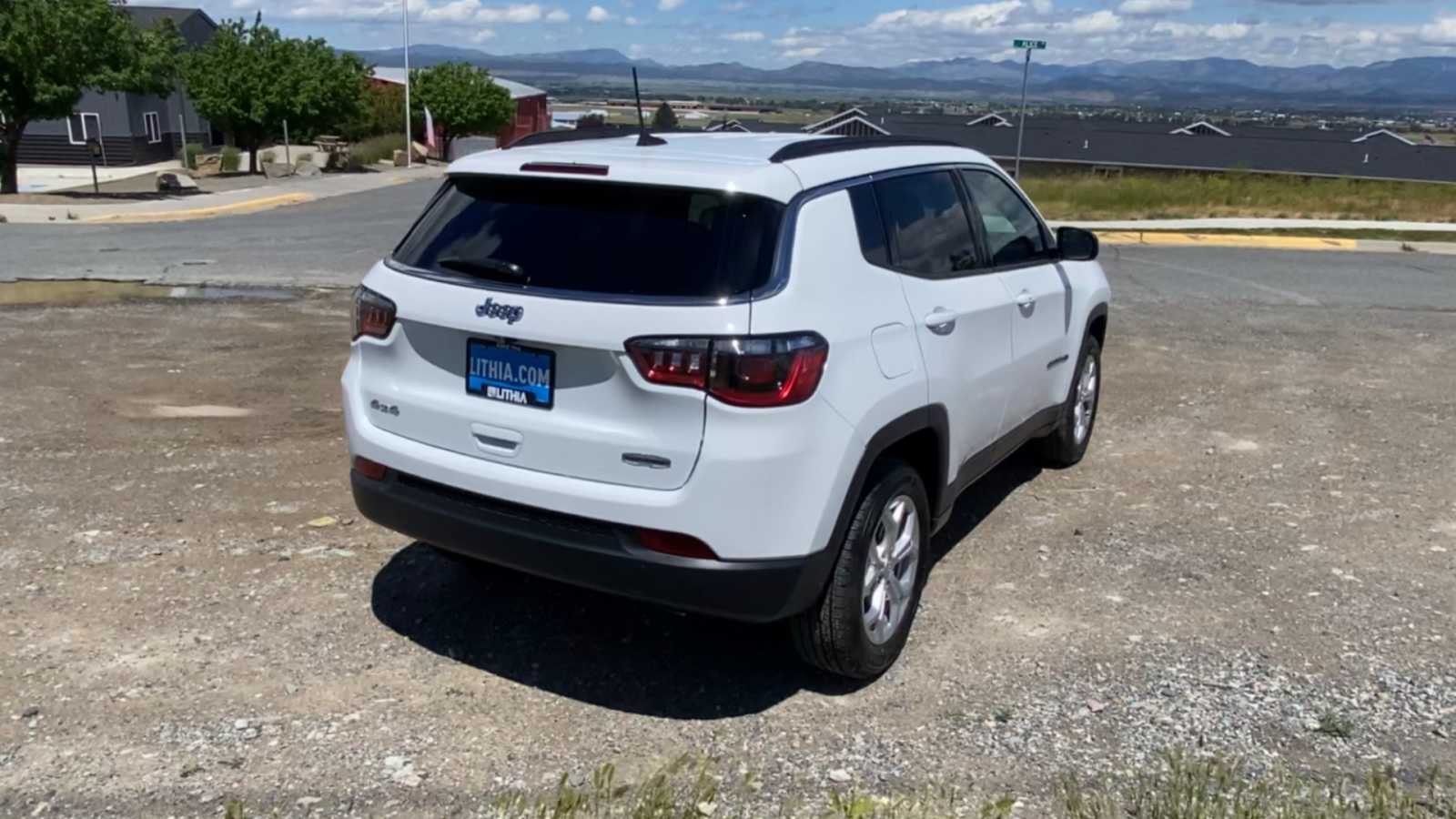 2024 Jeep Compass Latitude 8