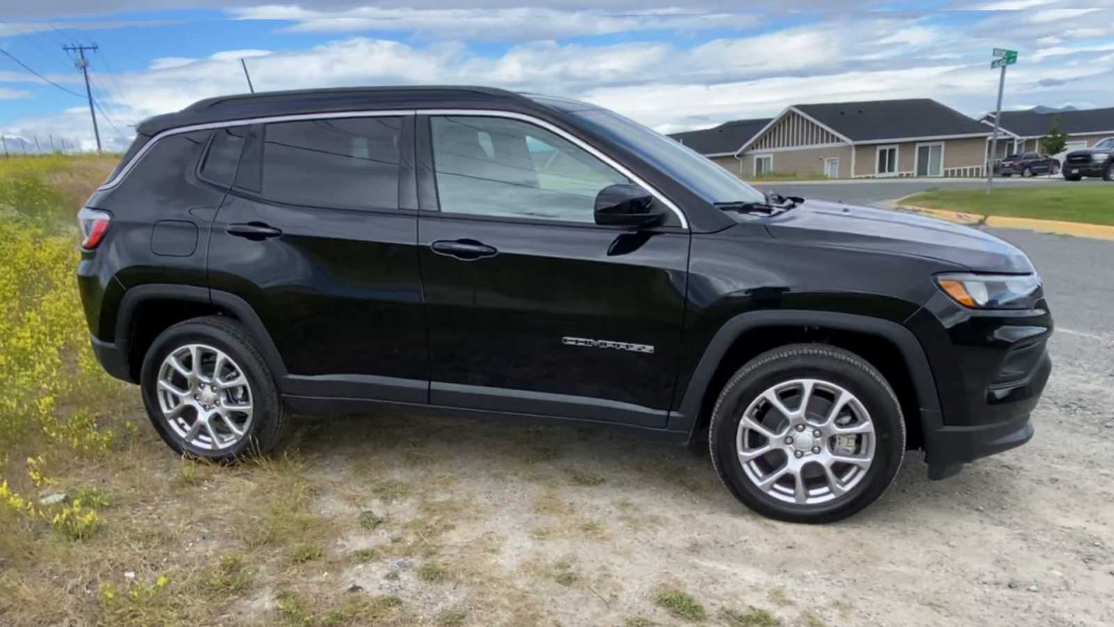 2024 Jeep Compass Latitude Lux 2