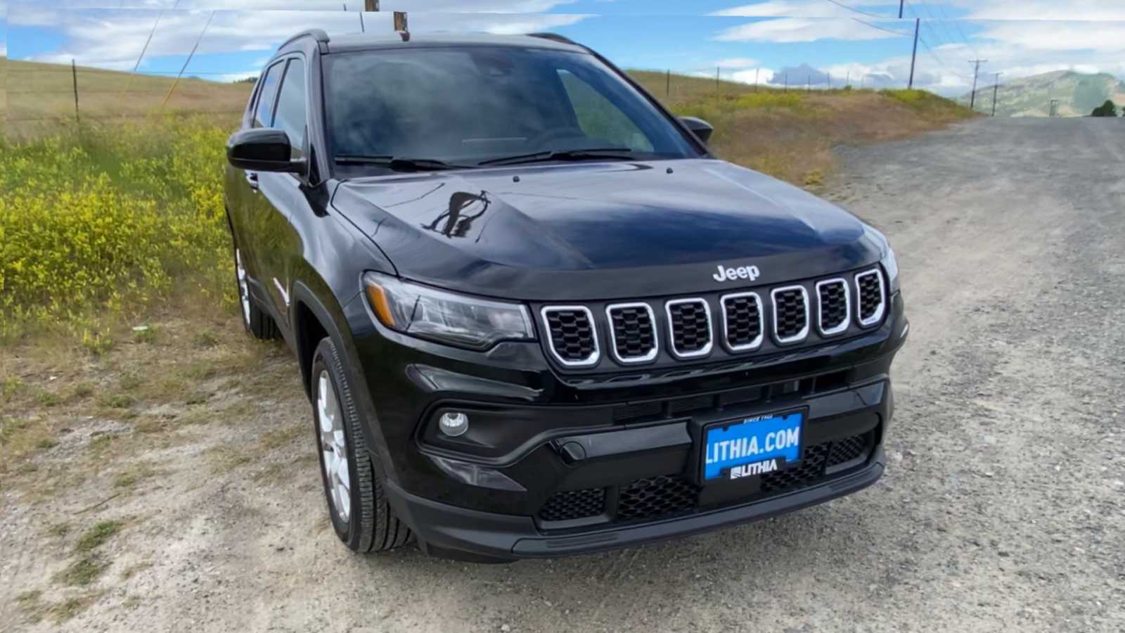 2024 Jeep Compass Latitude Lux 3