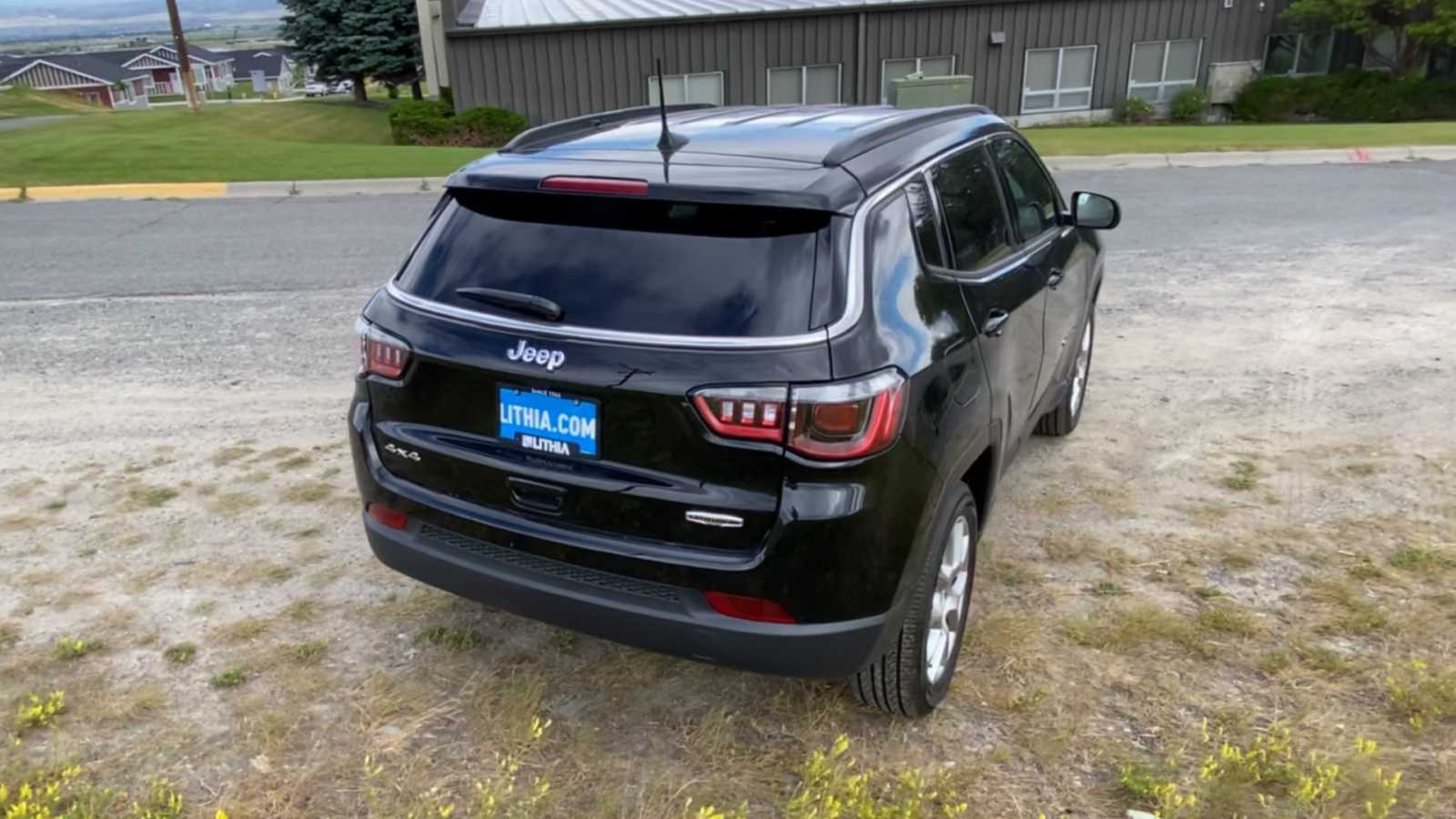 2024 Jeep Compass Latitude Lux 8