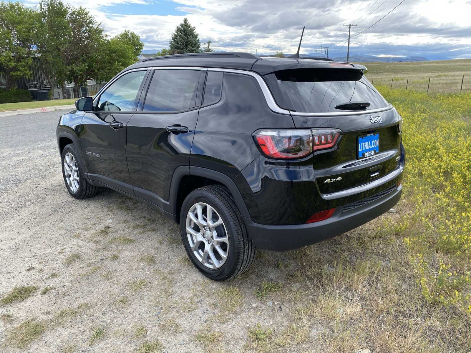 2024 Jeep Compass Latitude Lux 11