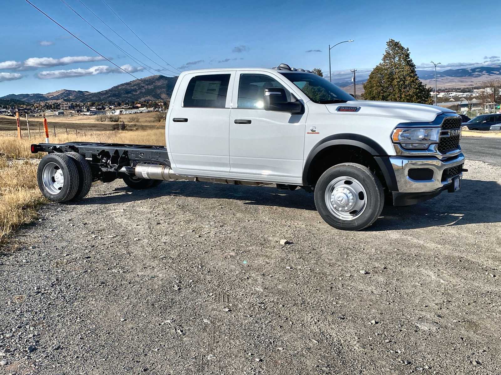 2024 Ram 5500 Chassis Cab Tradesman 4x4 Crew Cab 84 CA 197.4 WB 22