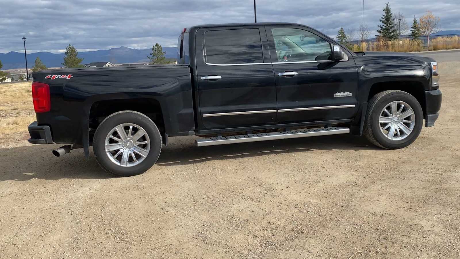 2016 Chevrolet Silverado 1500 High Country 4WD Crew Cab 143.5 9