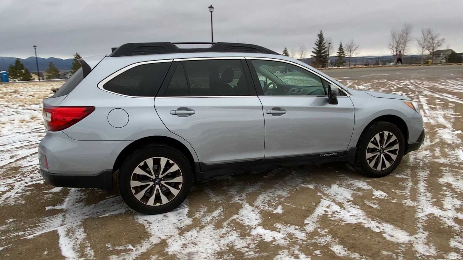 2017 Subaru Outback Limited 9