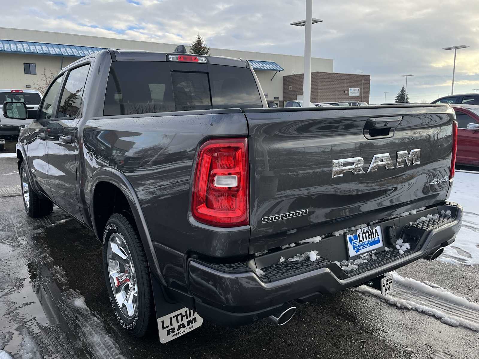 View vehicle photo 4