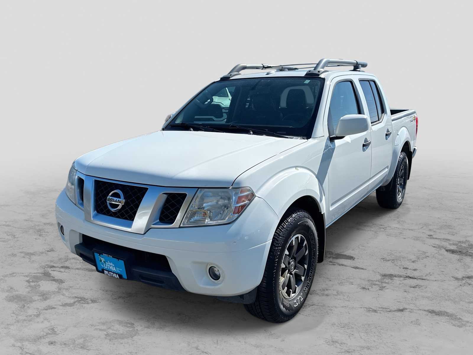 GLACIER WHITE 2018 Nissan Frontier Pickup Truck Four-Wheel Drive 5-Speed Automatic