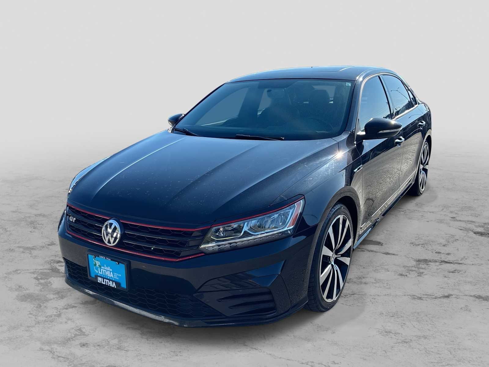 Deep Black Pearl Metallic 2018 Volkswagen Passat Sedan Front-Wheel Drive 6-Speed Automatic