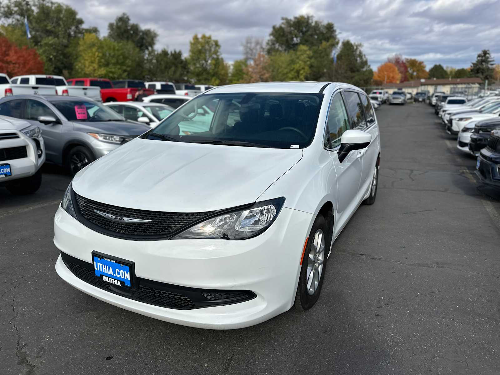 2022 Chrysler Voyager LX