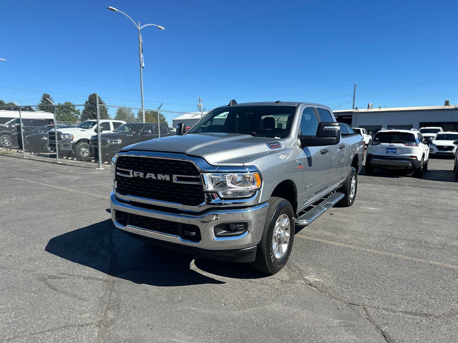 2023 RAM 2500 Big Horn 4x4 Crew Cab 64 Box