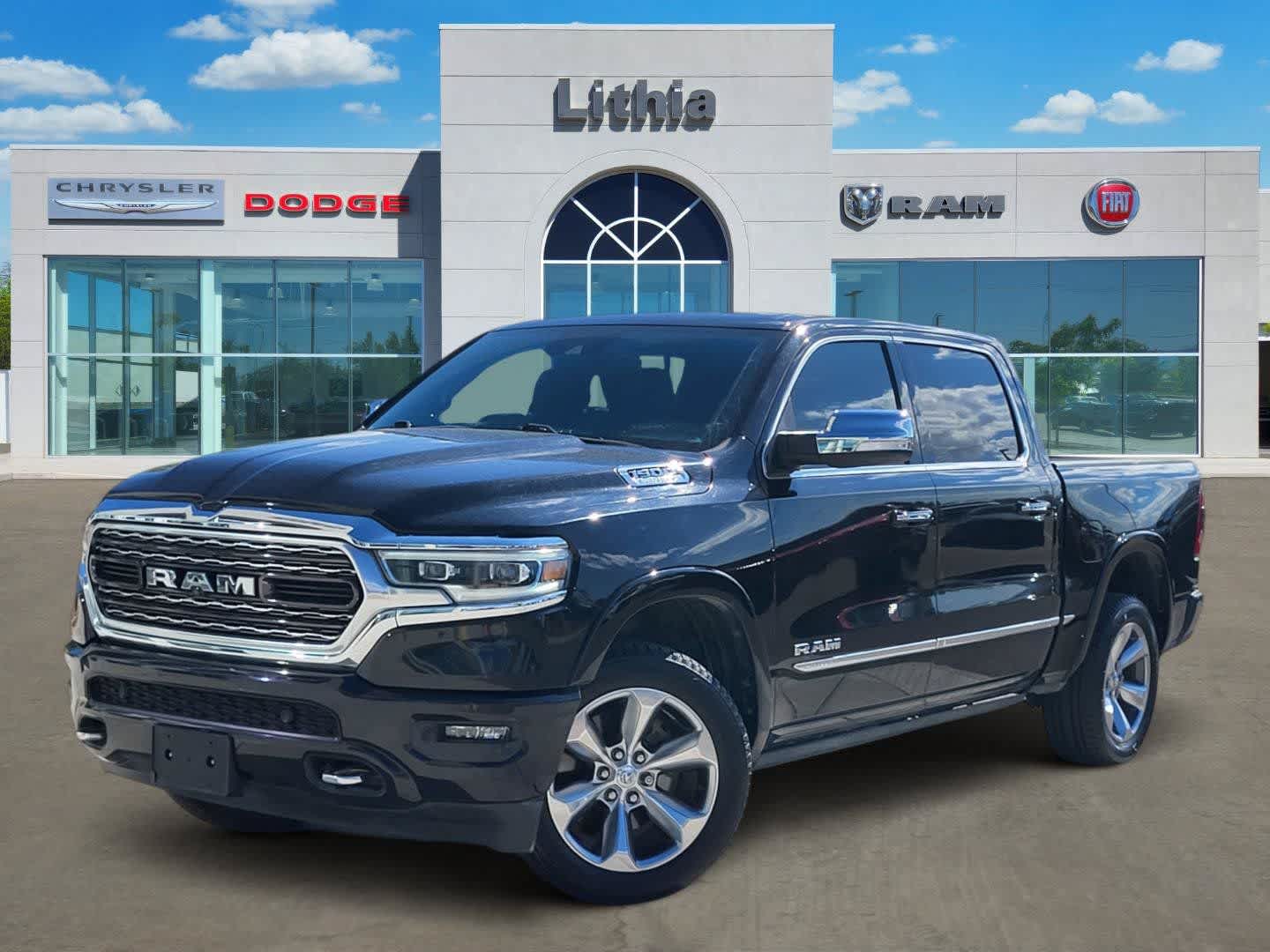 Diamond Black Crystal Pearlcoat 2019 RAM 1500 Pickup Truck Four-Wheel Drive 8-Speed Automatic