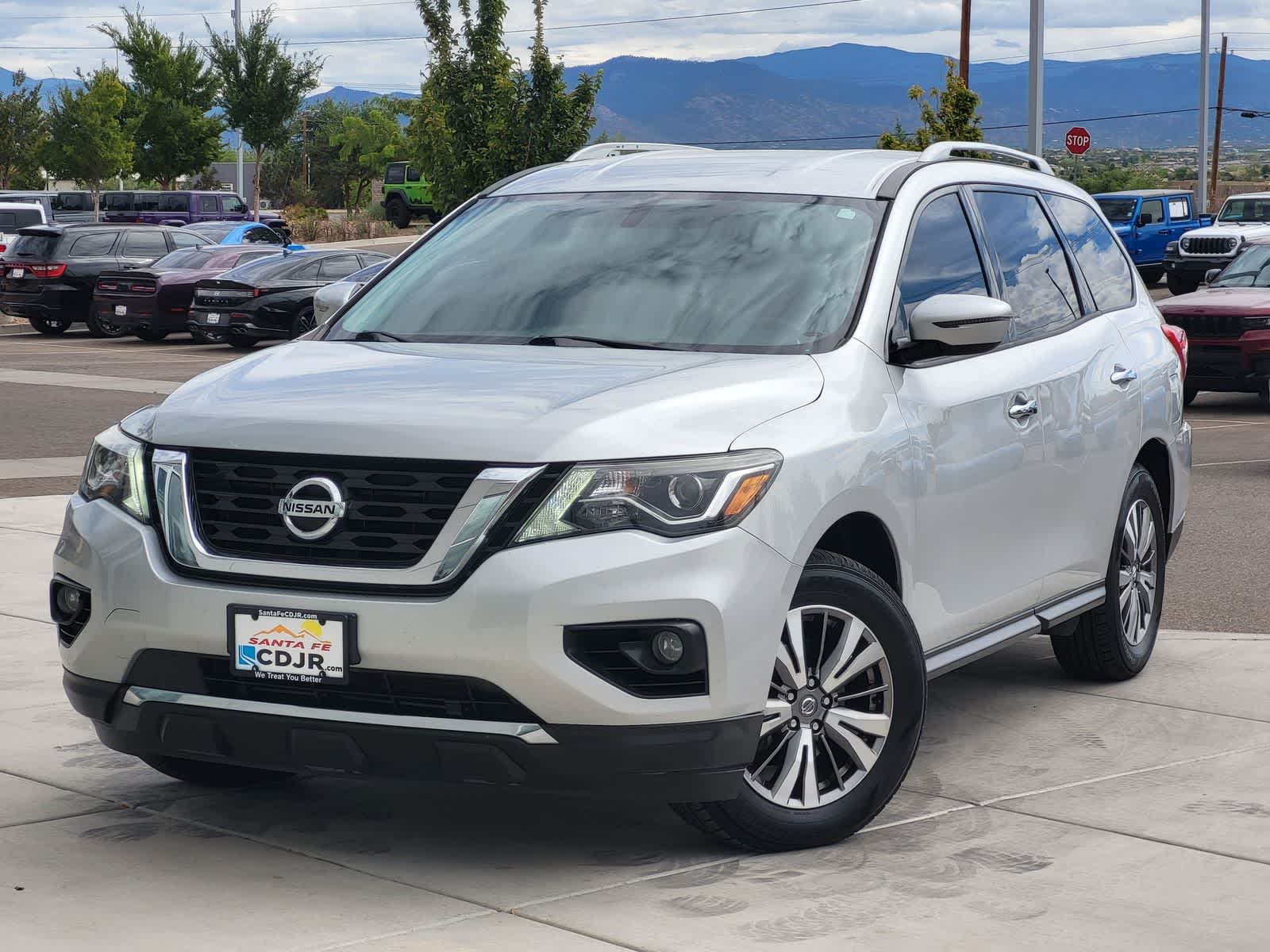 Brilliant Silver Metallic 2019 Nissan Pathfinder SUV / Crossover Front-Wheel Drive Continuously Variable Transmission