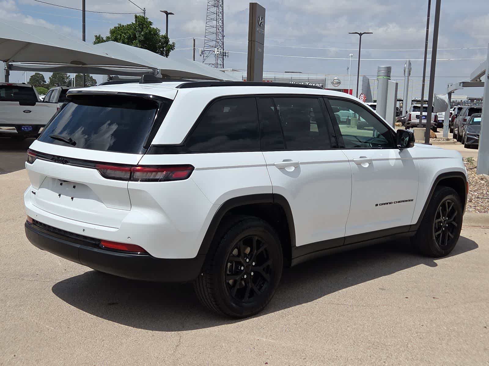 used 2024 Jeep Grand Cherokee car, priced at $28,212