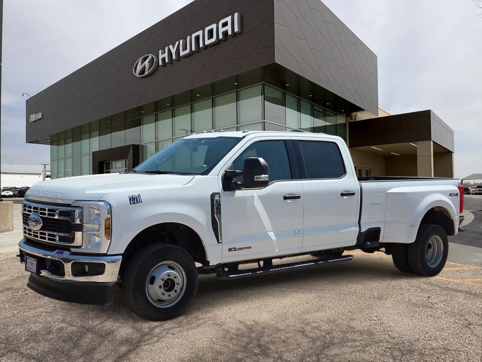 2025 Ford F-350 Super Duty XLT Crew Cab LB DRW 4WD