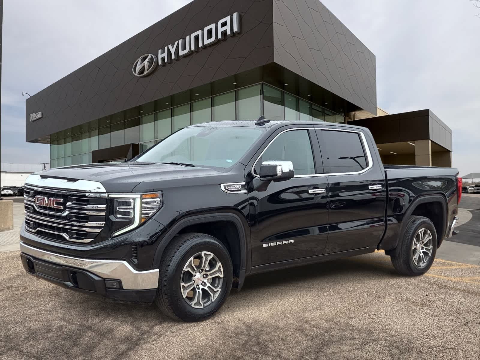 used 2025 GMC Sierra 1500 car, priced at $43,213