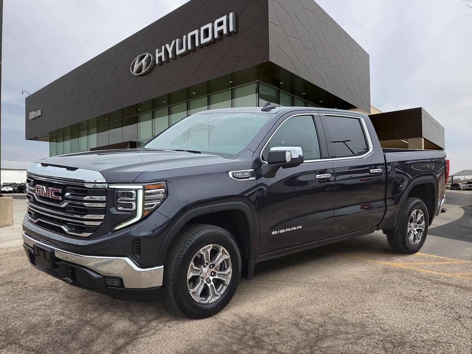 used 2025 GMC Sierra 1500 car, priced at $43,213