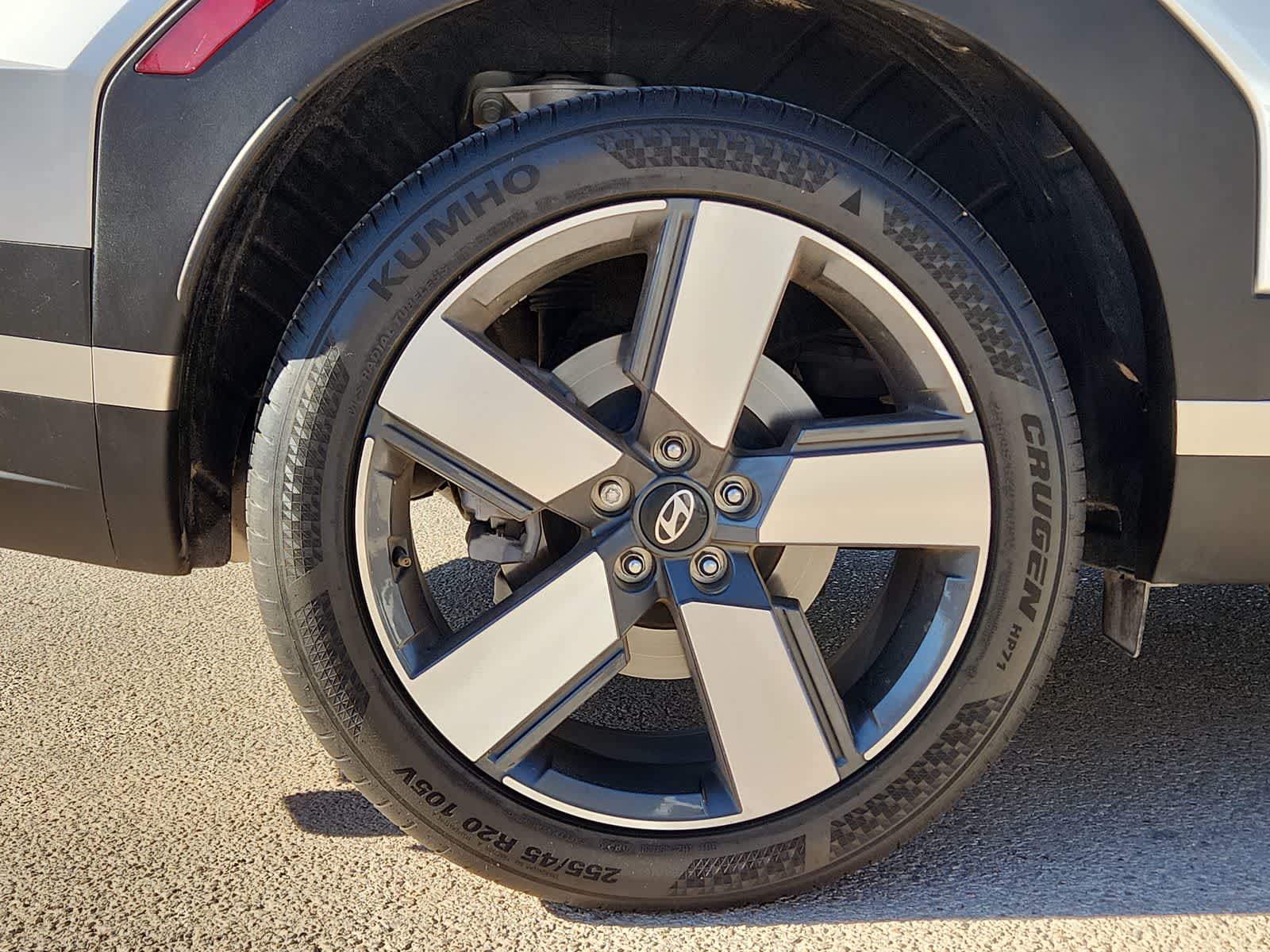 used 2024 Hyundai Santa Fe car, priced at $33,998