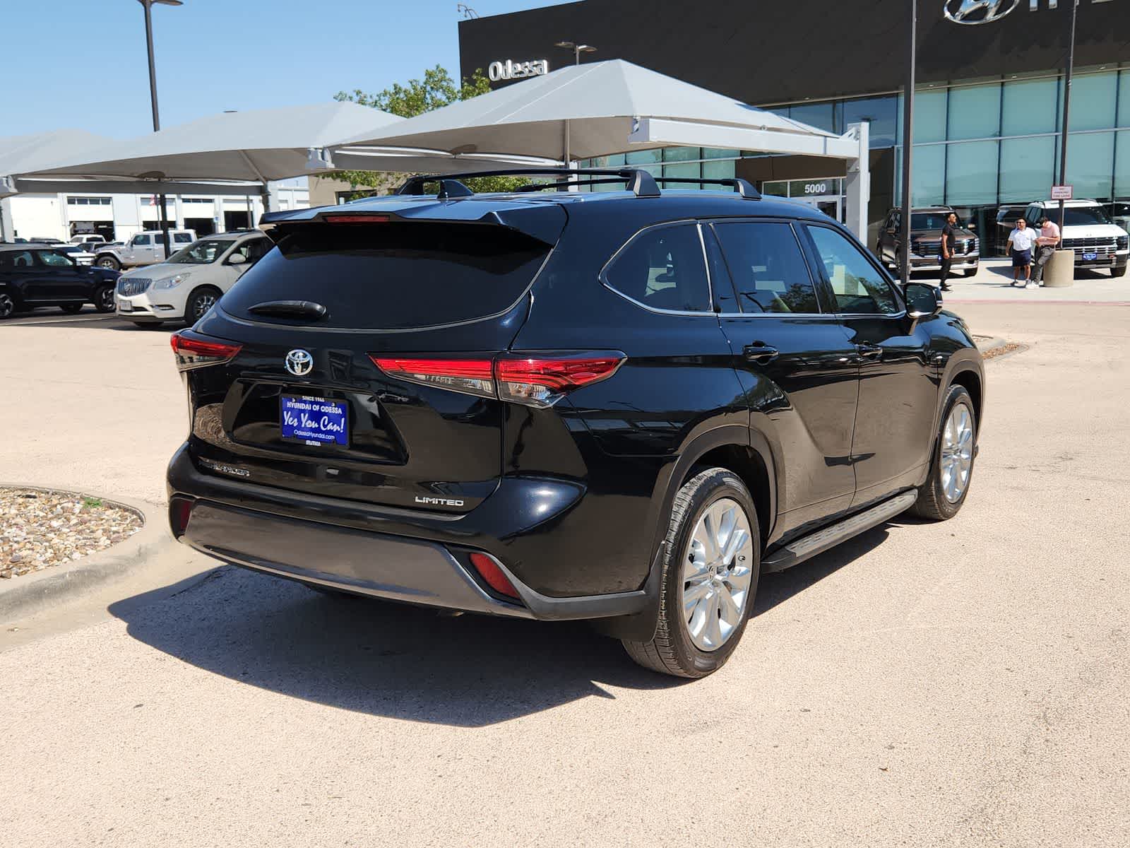 used 2022 Toyota Highlander car, priced at $28,986