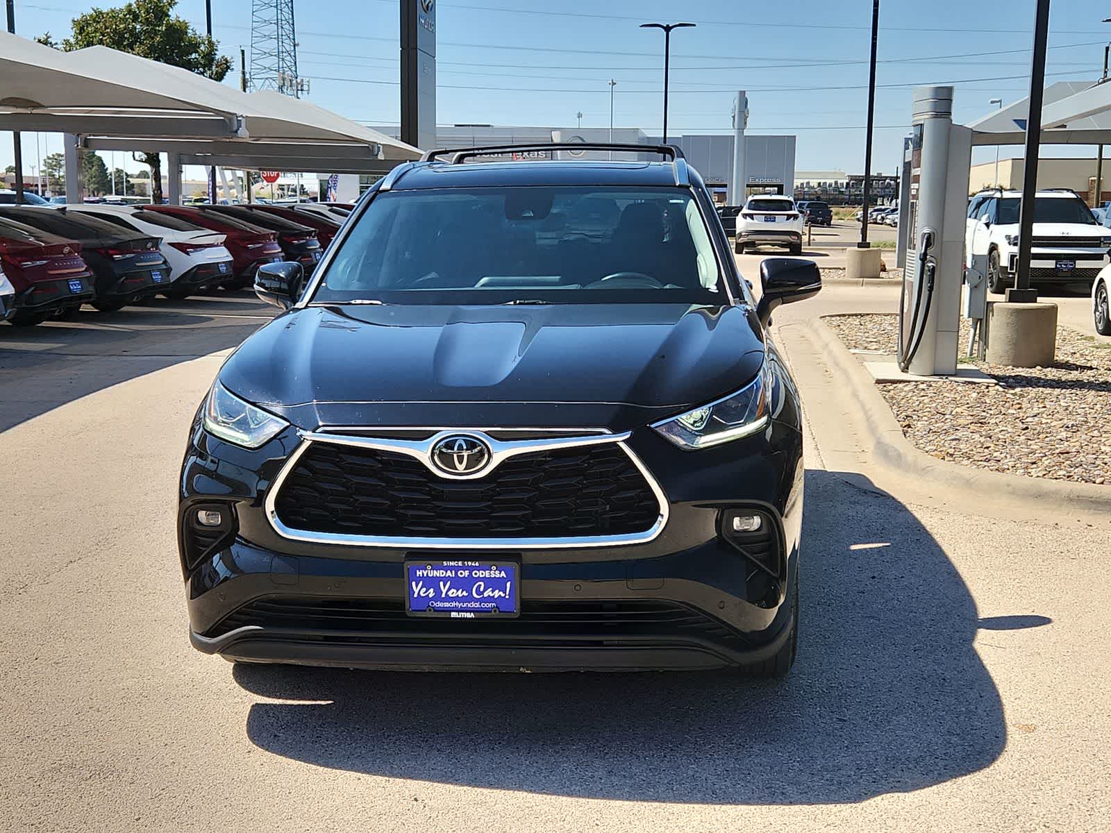 used 2022 Toyota Highlander car, priced at $28,986