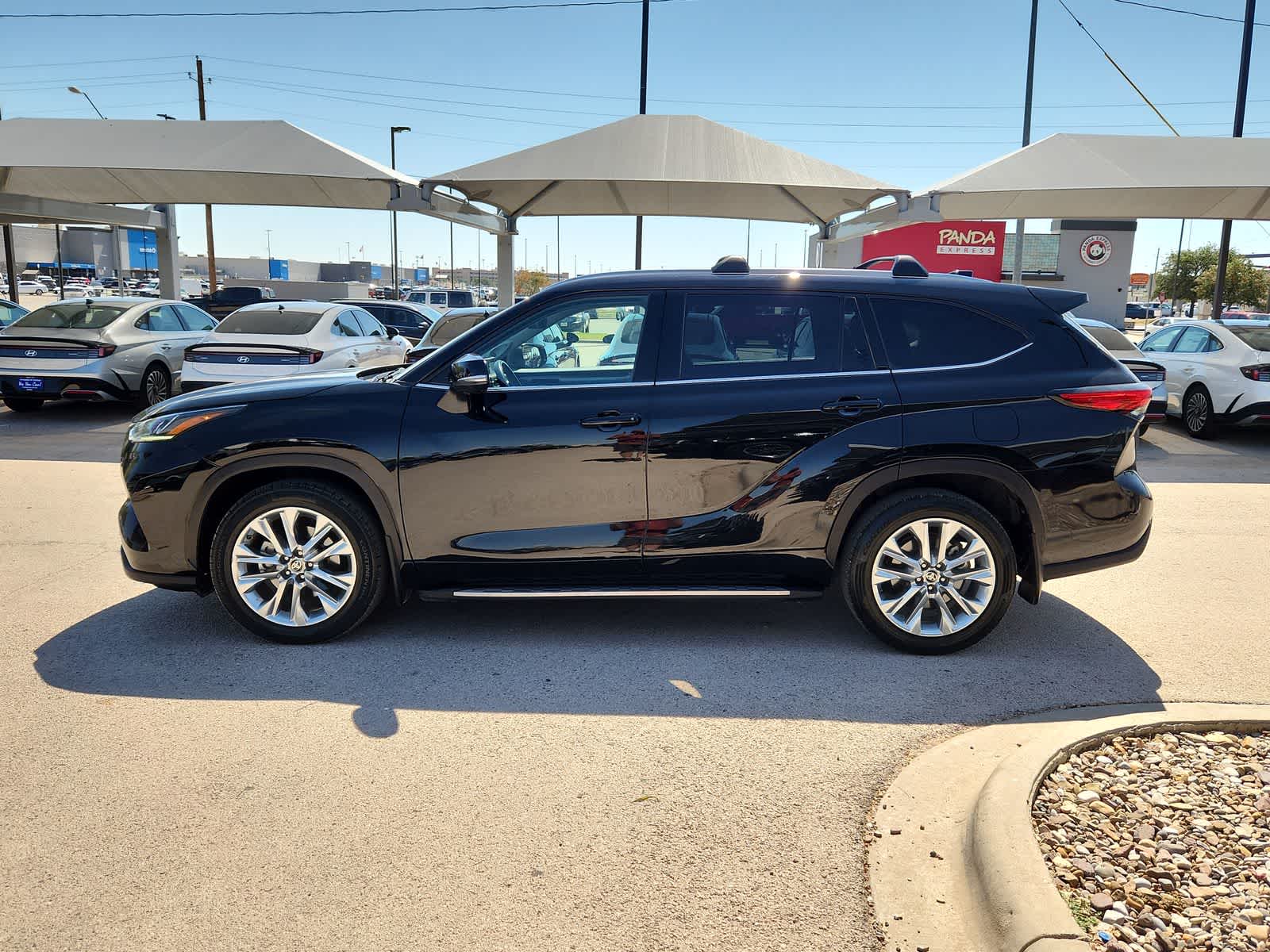 used 2022 Toyota Highlander car, priced at $28,986