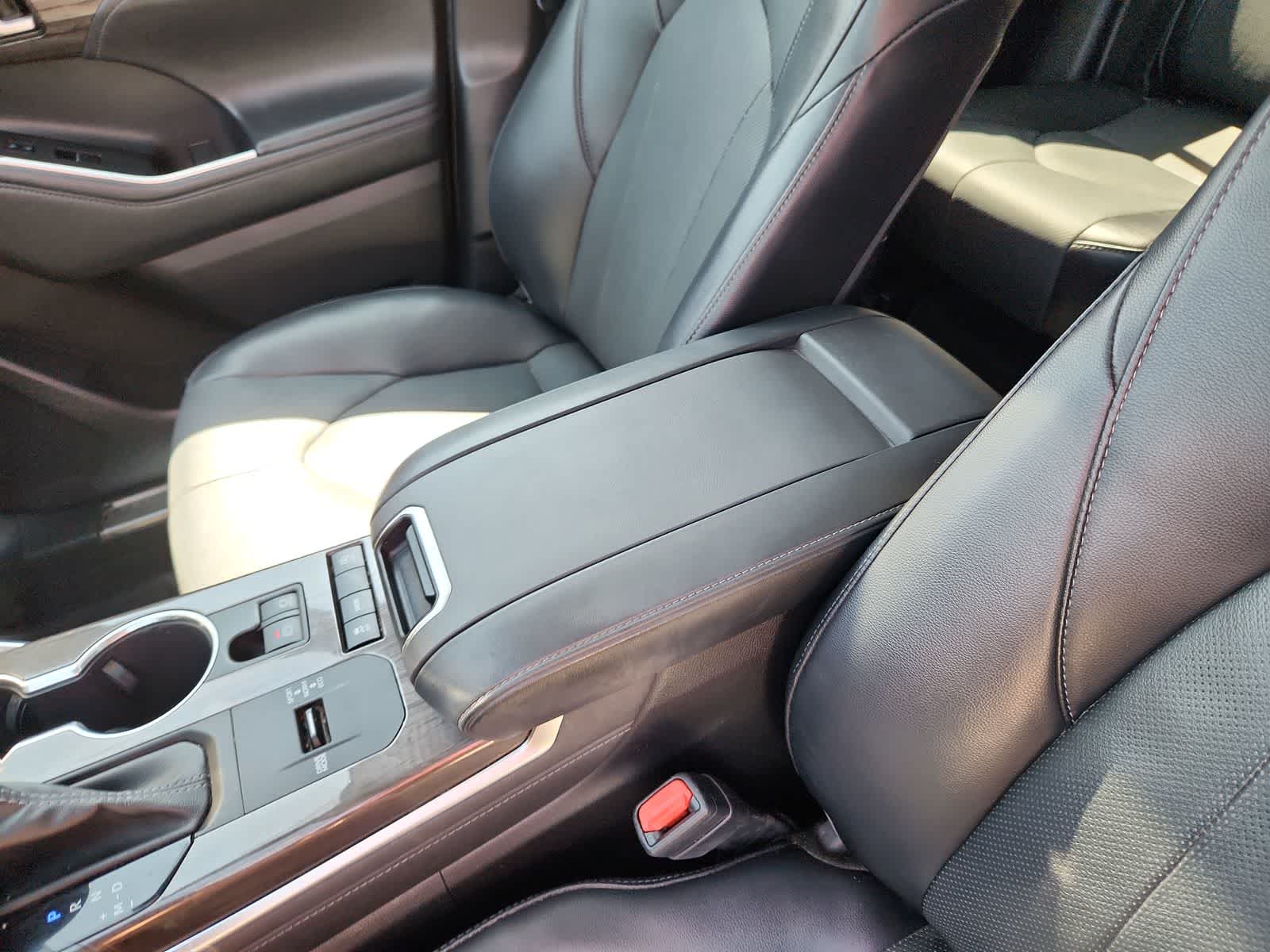 used 2022 Toyota Highlander car, priced at $28,986