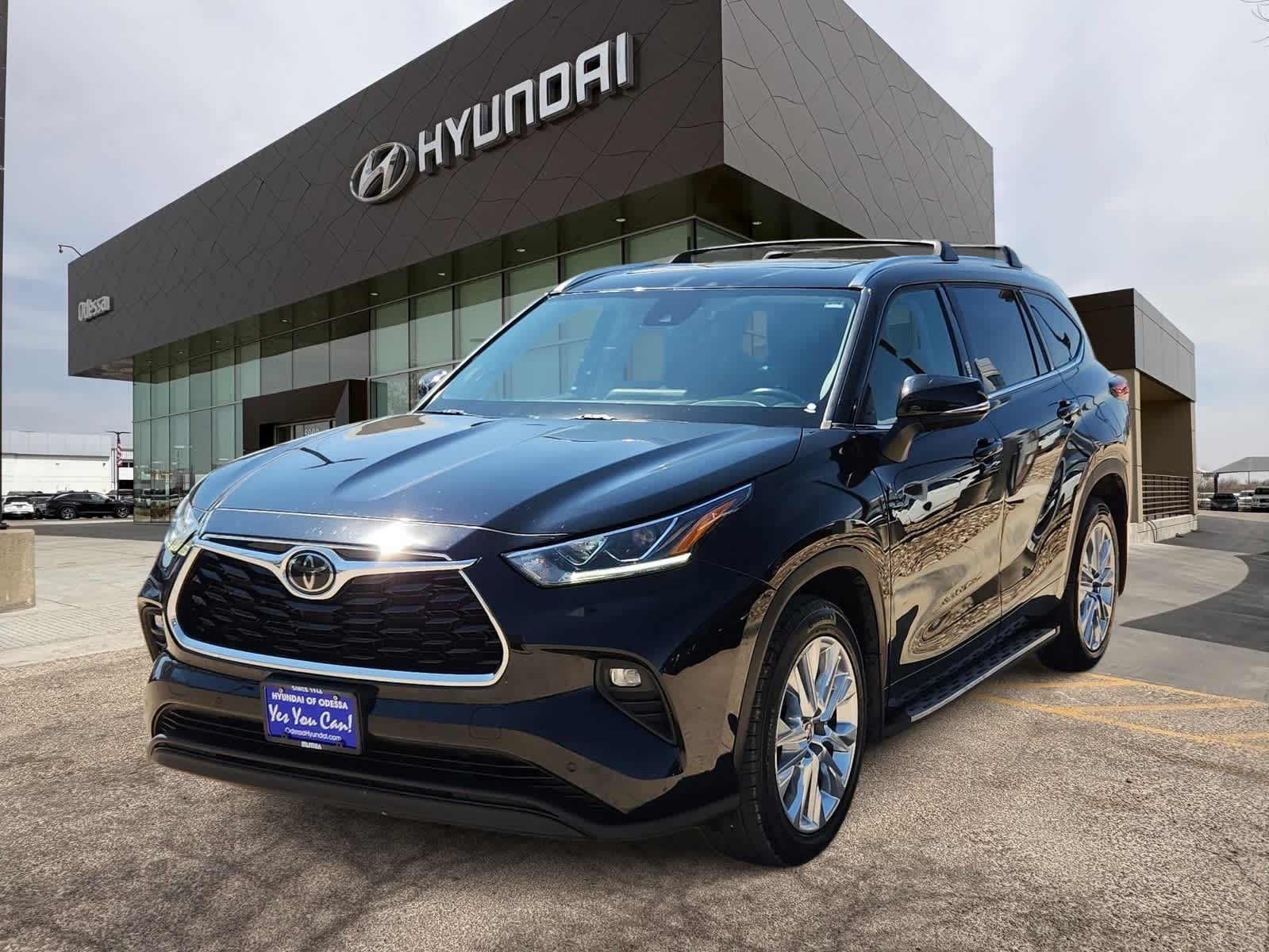 used 2022 Toyota Highlander car, priced at $28,986