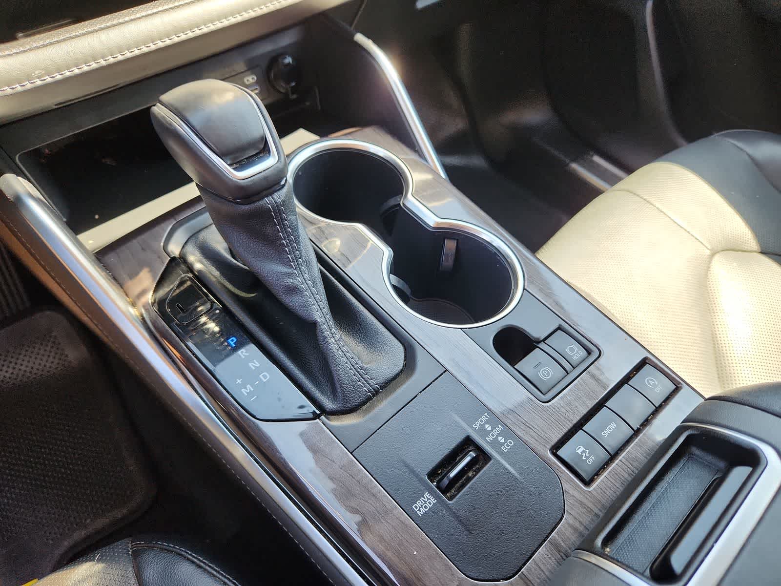 used 2022 Toyota Highlander car, priced at $28,986