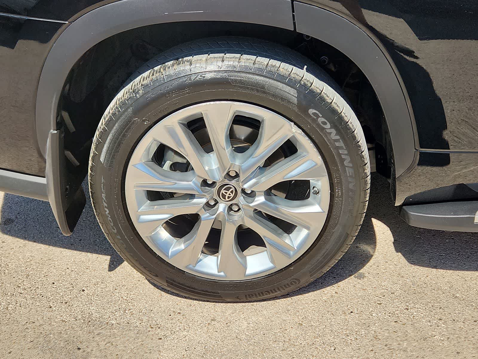 used 2022 Toyota Highlander car, priced at $28,986