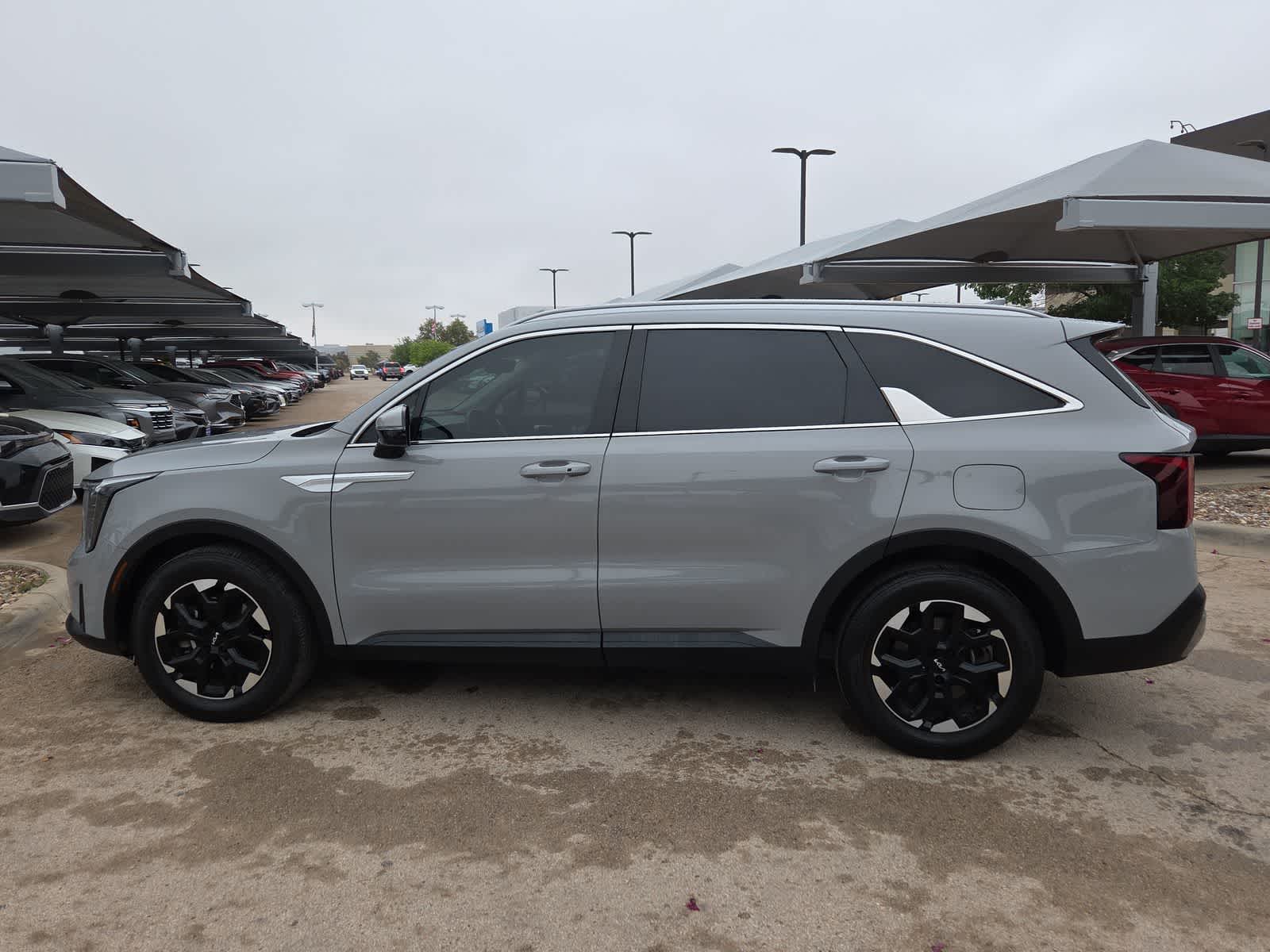 used 2024 Kia Sorento car, priced at $27,724