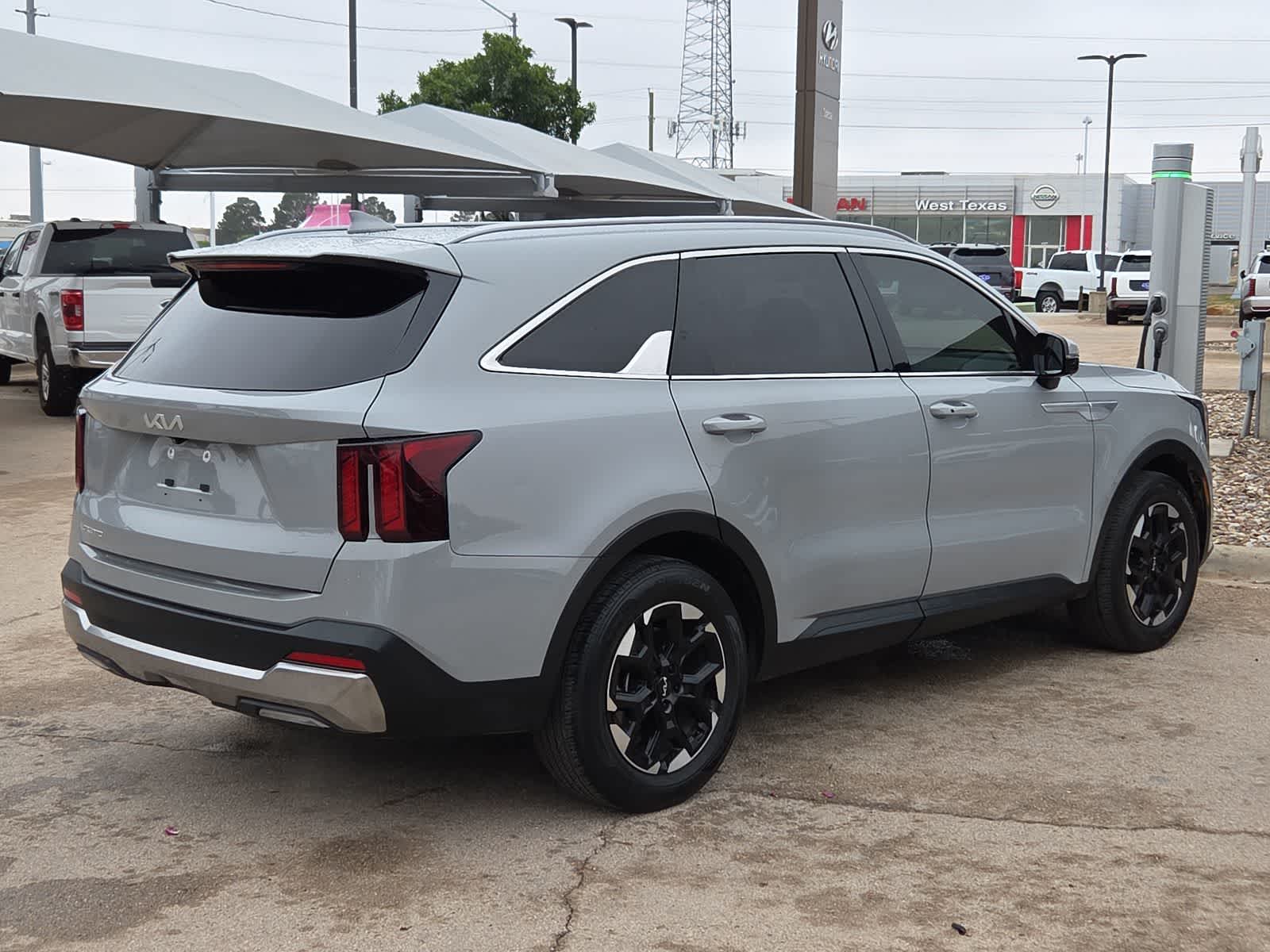 used 2024 Kia Sorento car, priced at $27,724