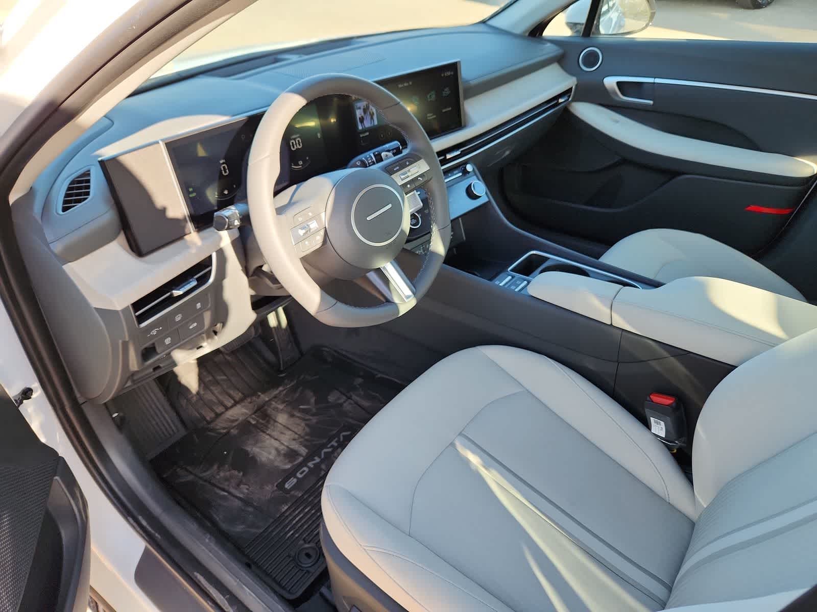 new 2025 Hyundai Sonata Hybrid car, priced at $31,455