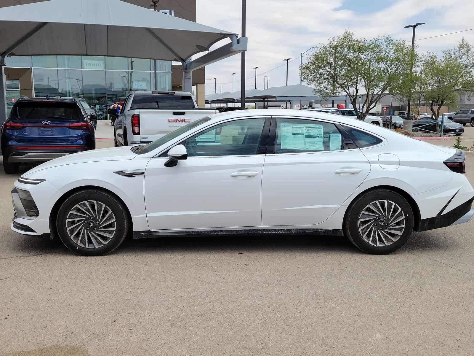 new 2025 Hyundai Sonata Hybrid car, priced at $31,663