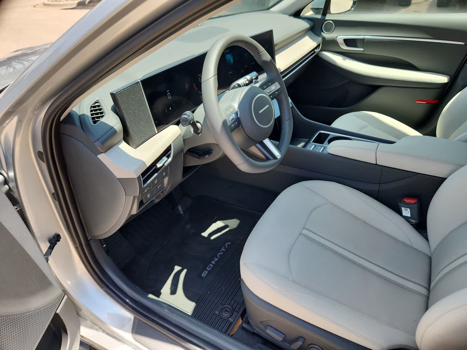 new 2025 Hyundai Sonata Hybrid car, priced at $31,080