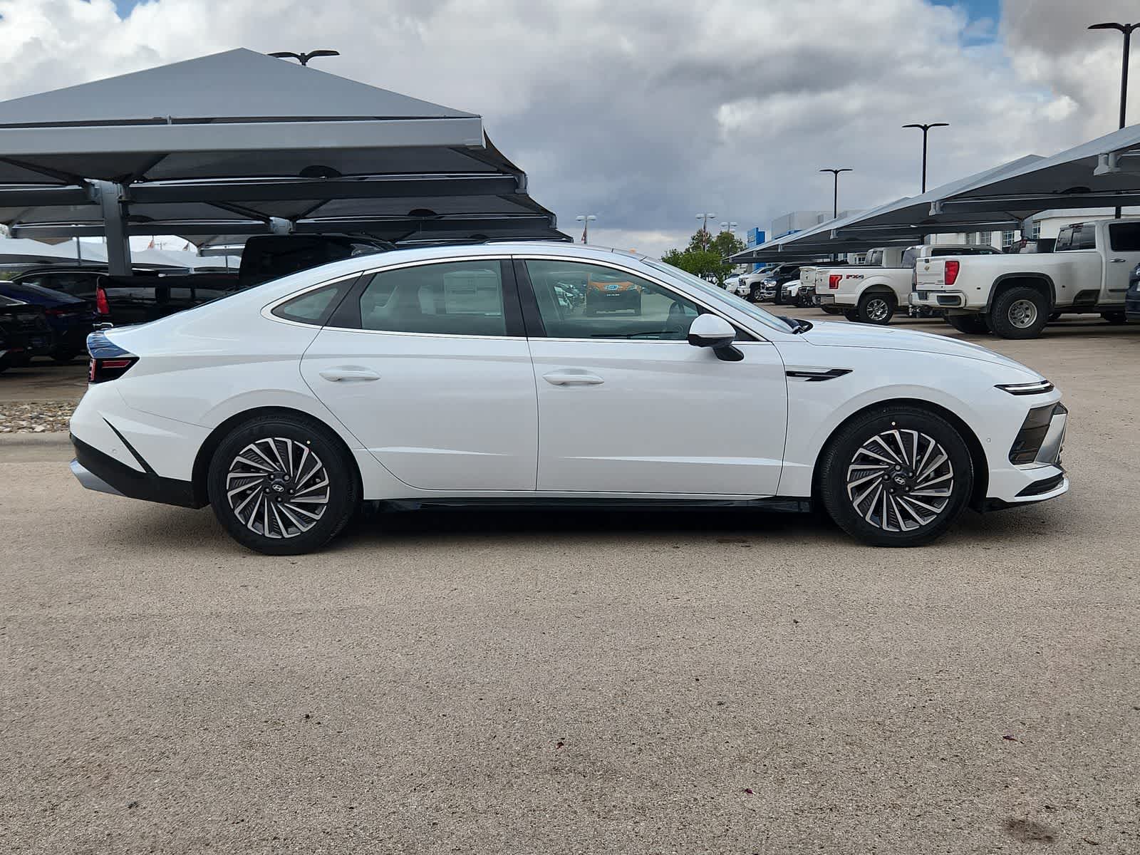 new 2025 Hyundai Sonata Hybrid car, priced at $38,148