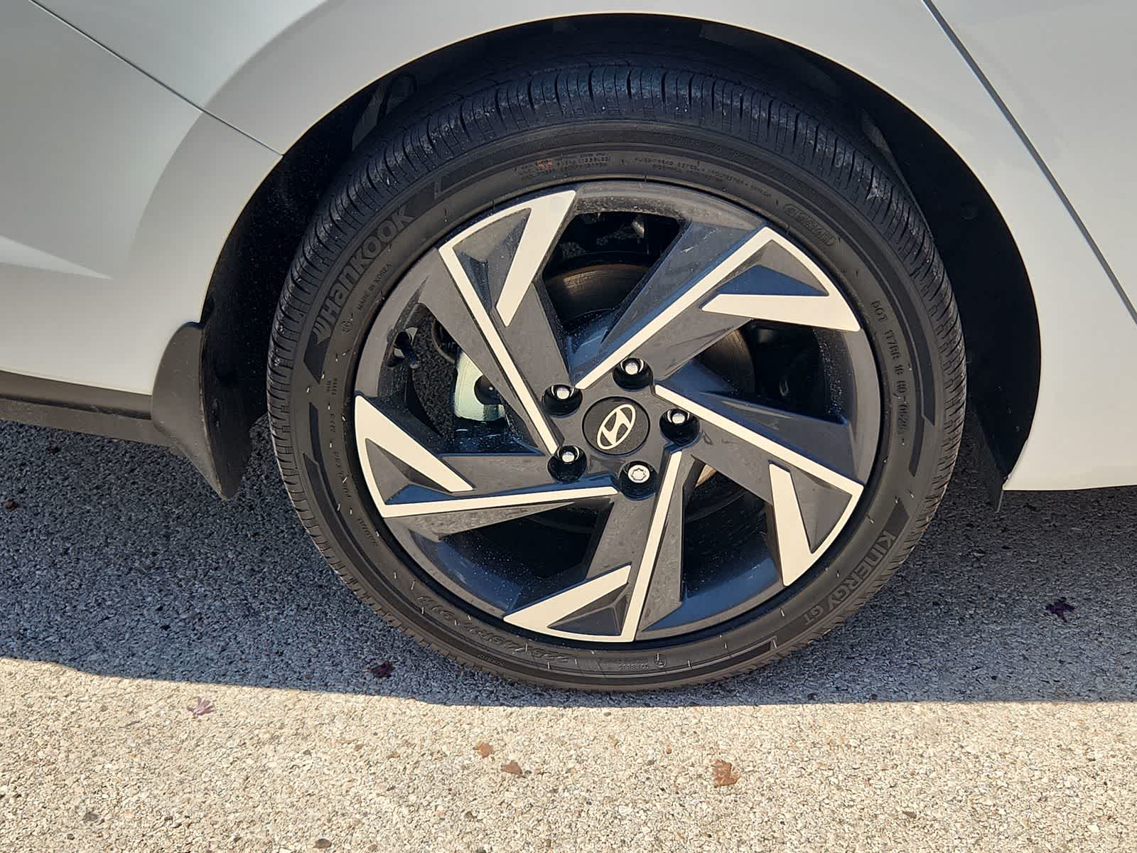 new 2025 Hyundai Elantra Hybrid car, priced at $29,560