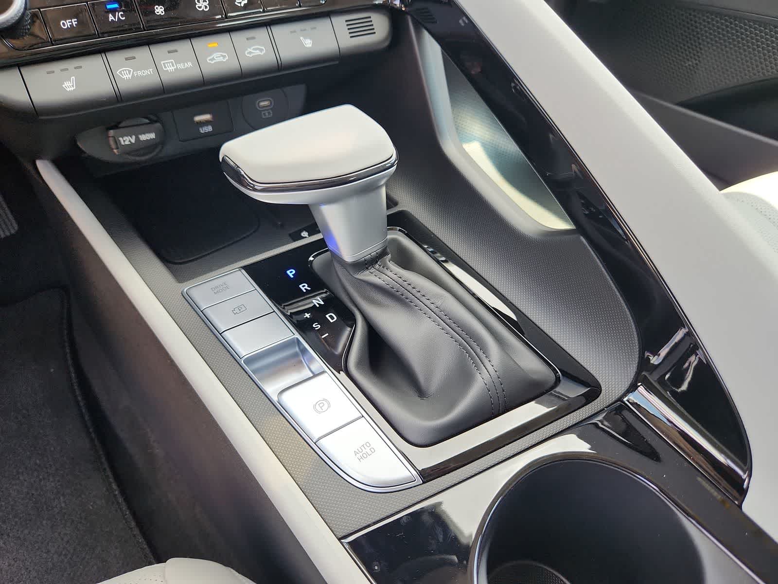 new 2025 Hyundai Elantra car, priced at $27,940