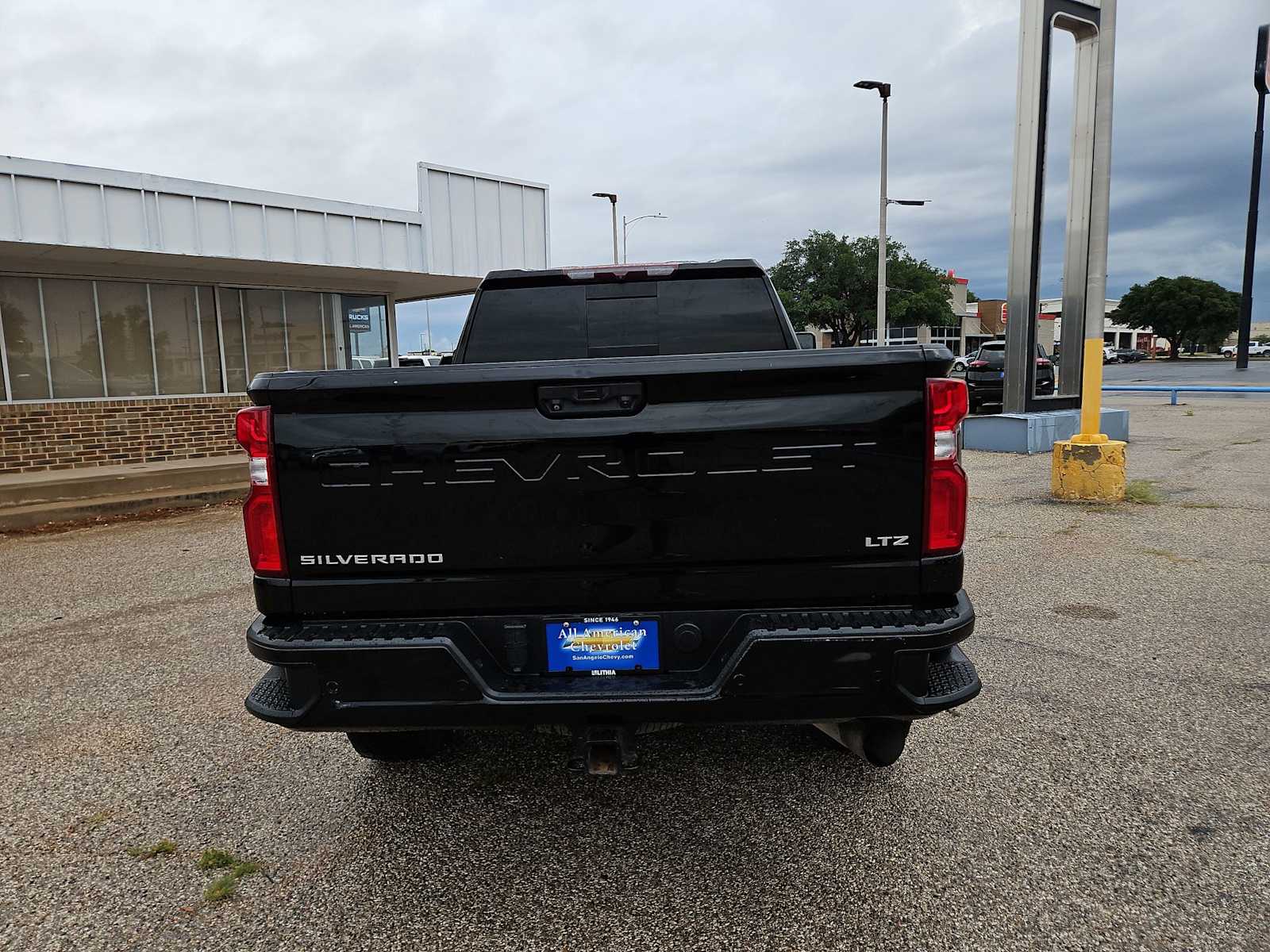 View vehicle photo 7