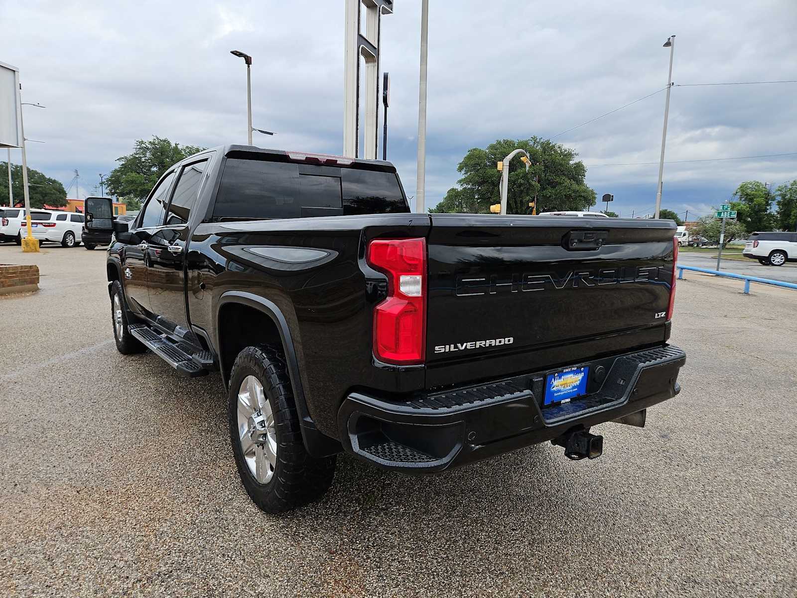 View vehicle photo 6