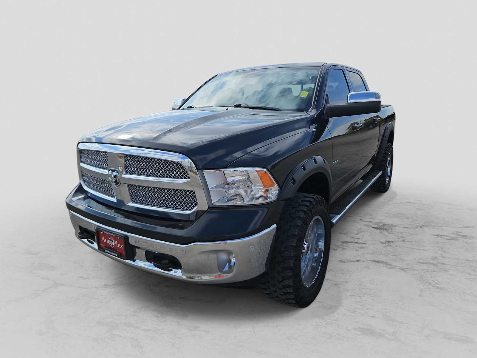 Brilliant Black Crystal Pearlcoat 2019 RAM 1500 Classic Lone Star Silver Crew Cab 4WD Pickup Truck Four-Wheel Drive 8-Speed Automatic